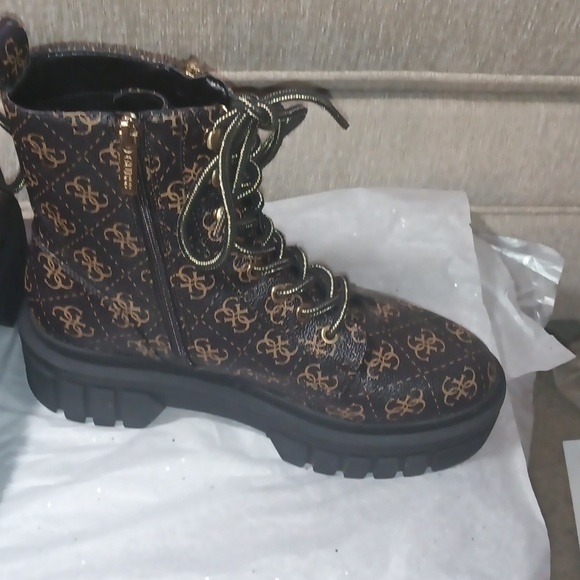 Guess Side-Zip Platform Booties Sz 8M - Picture 2 of 6